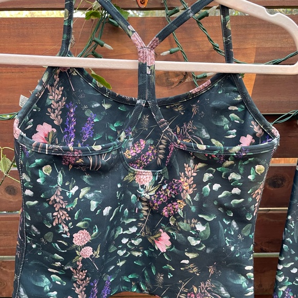 Beyond Yoga Floral Sports Bra and Leggings Set - Green and Purple - Picture 5 of 6